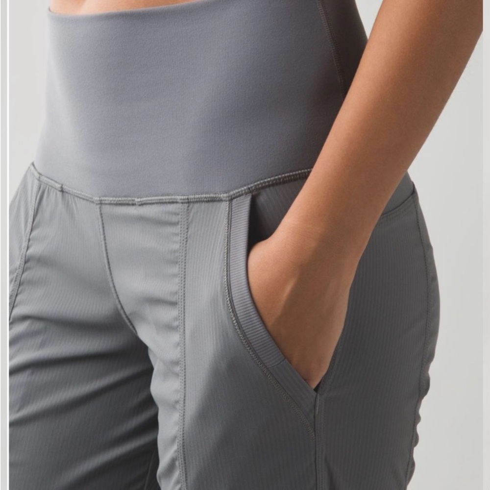 Lululemon ‘In Flux’ Crop Pants - Picture 4 of 10